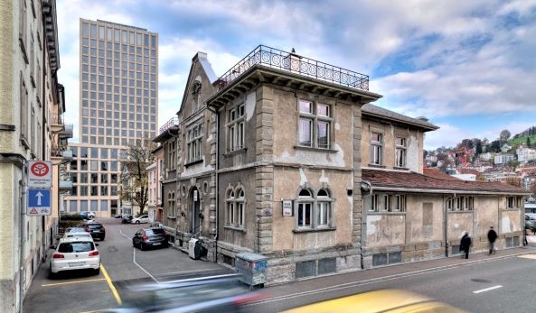 Spanisches Klubhaus Aussenansicht